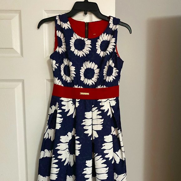 Beautiful european boutique dress, size 2 - Picture 1 of 3